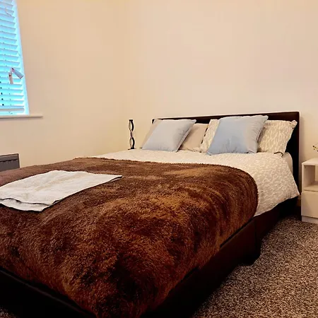 Cozy 2br Free Parking & Wifi Pets Welcome 公寓