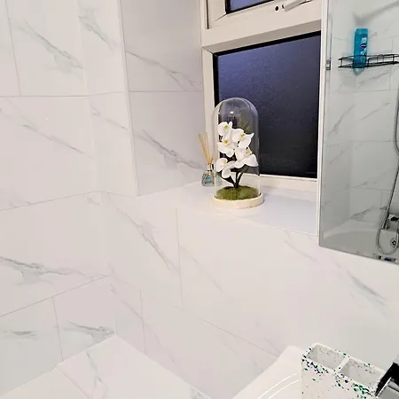 Cozy 2br Free Parking & Wifi Pets Welcome