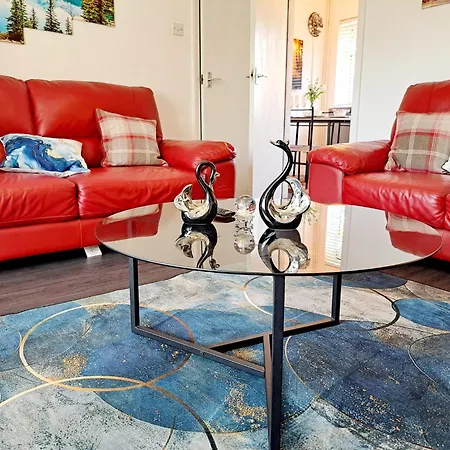 Cozy 2br Free Parking & Wifi Pets Welcome Apartment Leeds (West Yorkshire)