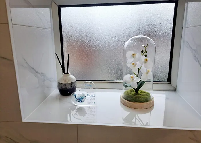 Cozy 2br Free Parking & Wifi Pets Welcome * リーズ