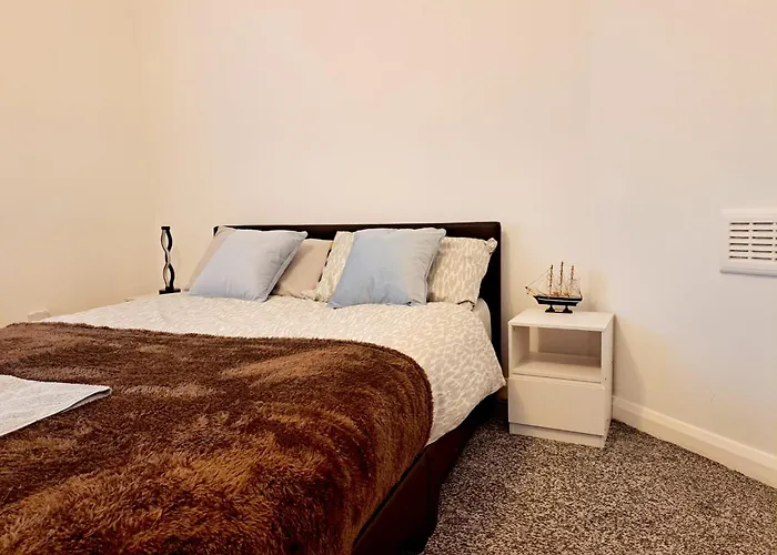 Cozy 2br Free Parking & Wifi Pets Welcome Apartment *