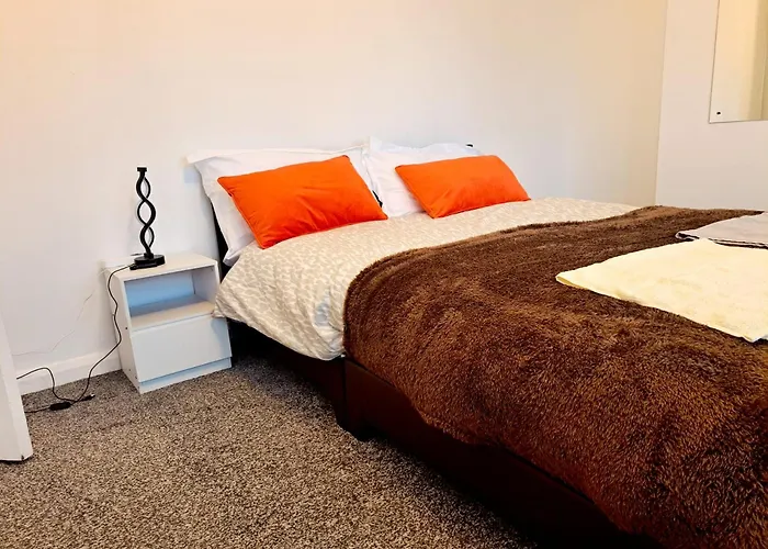 Cozy 2br Free Parking & Wifi Pets Welcome リーズ