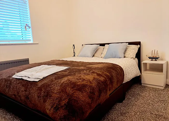 Cozy 2br Free Parking & Wifi Pets Welcome アパート