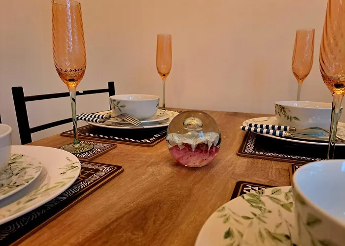 Apartment Cozy 2br Free Parking & Wifi Pets Welcome *