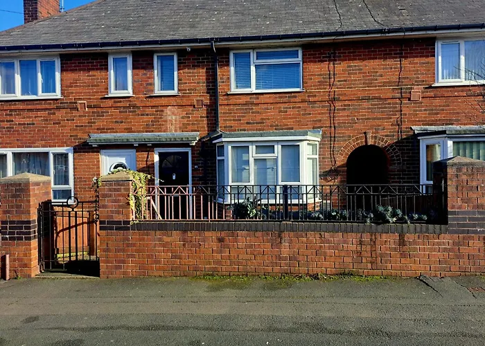 Cozy 2br Free Parking & Wifi Pets Welcome Apartment Leeds (West Yorkshire)