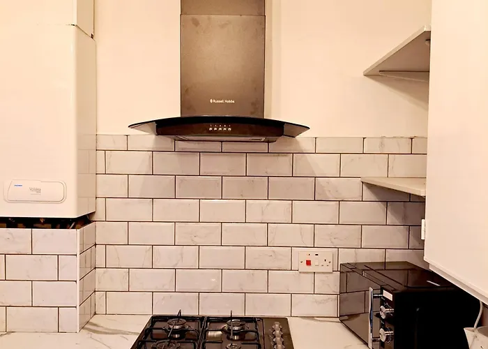 Cozy 2br Free Parking & Wifi Pets Welcome Apartment Leeds (West Yorkshire)