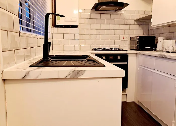 Cozy 2br Free Parking & Wifi Pets Welcome アパート リーズ