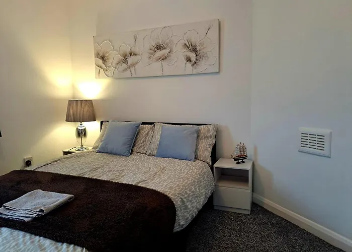 Cozy 2br Free Parking & Wifi Pets Welcome アパート *