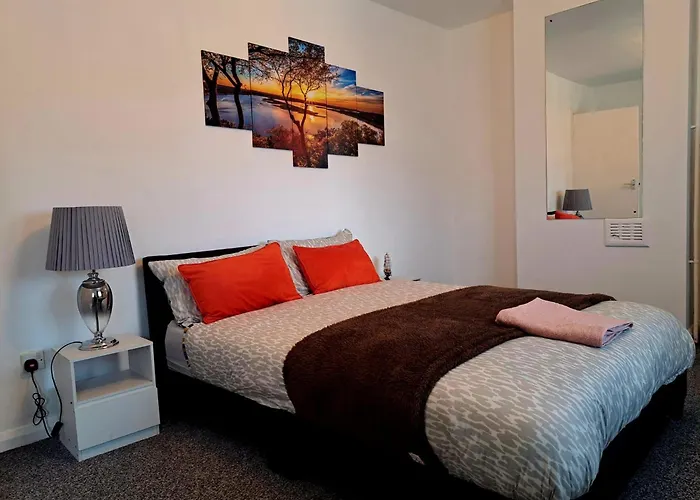 Cozy 2br Free Parking & Wifi Pets Welcome アパート *