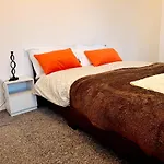 Cozy 2br Free Parking & Wifi Pets Welcome Leeds