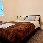 Cozy 2br Free Parking & Wifi Pets Welcome Apartman