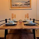 Cozy 2br Free Parking & Wifi Pets Welcome Apartman *